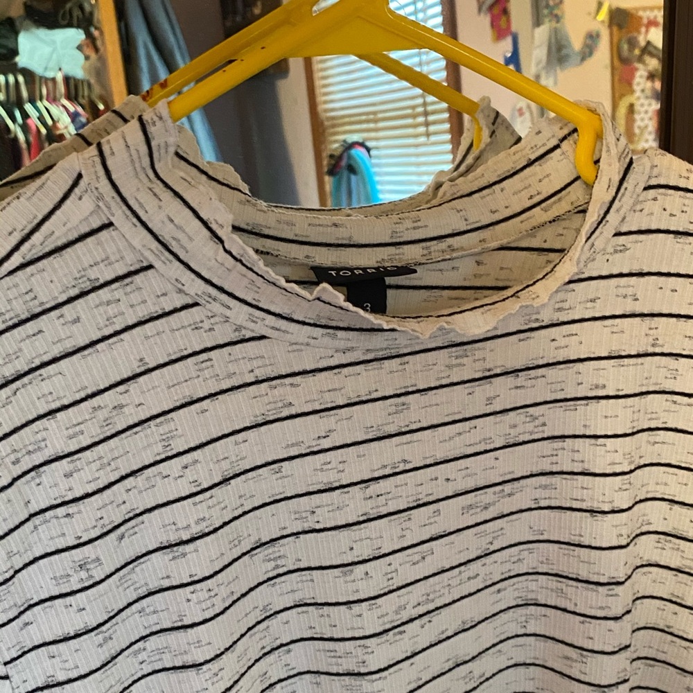 Torrid Striped Ruffle Neck Tee - Picture 4 of 6